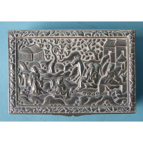 474 - A rectangular white metal snuff box decorated with chinoiserie scenes, 7cm.