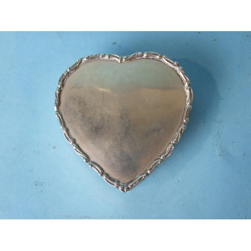 479 - An Edwardian heart-shaped box and cover, 7cm.