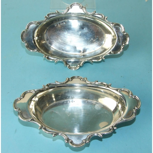 484 - A pair of oval sweetmeat dishes with shaped scroll-edged rims, 17 x 10.5cm, Birmingham 1904, ___5oz.... 