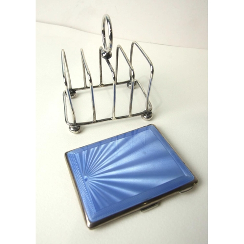 488 - A pale blue enamelled silver cigarette case, Birmingham 1947 and an Edwardian five-bar toast rack, S... 