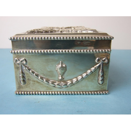 497 - A good-quality rectangular silver cigarette or jewellery box decorated in the classical style with r... 