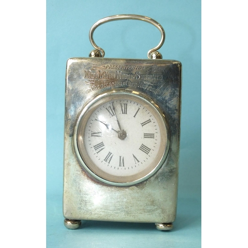 531 - A silver-cased rectangular carriage clock with French movement and presentation engraving, London 19... 