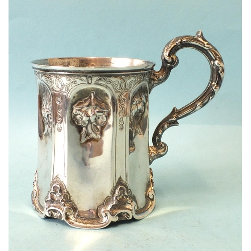 540 - A Victorian hexagonal tankard embossed with flowers and with leaf-capped handle, 11cm high, London 1... 