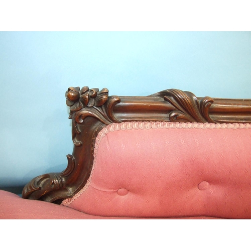 71 - A good-quality Victorian rosewood-framed single-ended settee, the buttoned low back and serpentine s... 