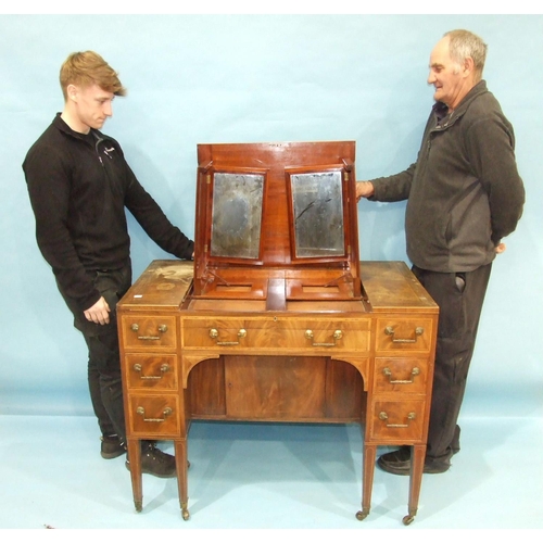 81 - A George III gentleman's mahogany fitted dressing table, the hinged lift top enclosing a folding tri... 