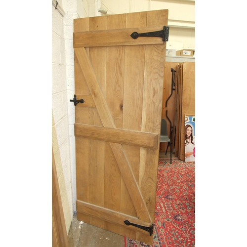 93 - A well-constructed contemporary oak internal door with metal latch fitting and hinges, 200 x 84.5cm ... 