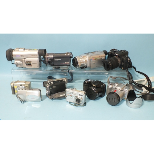 464 - A quantity of digital cameras, (10).