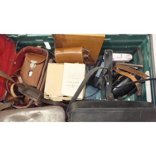 467 - A Photina Reflex twin-lens camera with Steinheil München Cassar 1:3.5 f=75mm lenses, cased, a Canon ... 