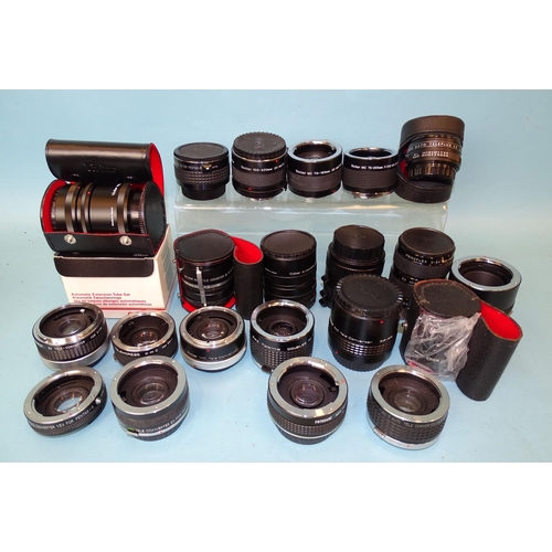 472 - A quantity of tele converters for Pentax, Minolta, etc, including a boxed Vivitar extension tube C/F... 