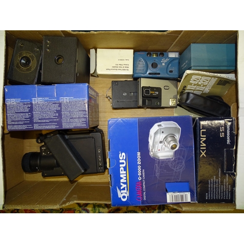 477 - Two boxed Olympus Camedia compact cameras, C-120 and C-5000 Zoom, a pair of Swift 7x .18 field glass... 
