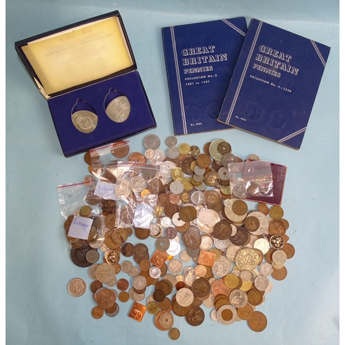 340 - A collection of British and world coinage, including a quantity of silver coins and a Danbury Mint S... 