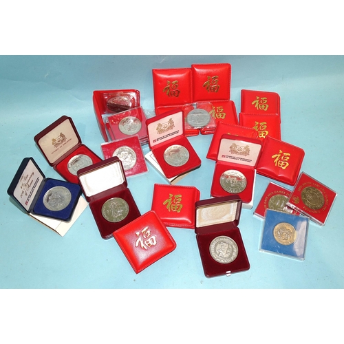 350 - Singapore, a collection of nineteen 1980's 10-dollar commemorative coins and six 5-dollar coins, (24... 