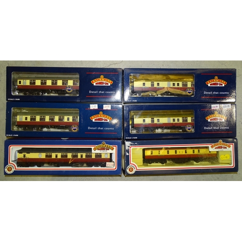 426 - Bachmann OO gauge, six boxed BR crimson/cream coaches: 34-425, 34-326, 39-027B, 39-152, 39-077 (x2),... 