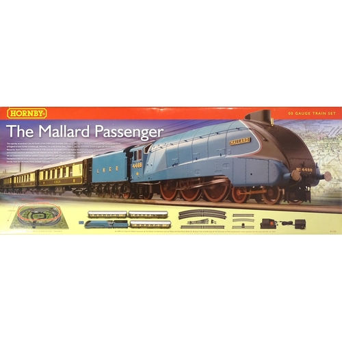 475 - Hornby OO gauge, R1118 The Southern Belle and R1103 The Mallard Passenger, both boxed, (near complet... 