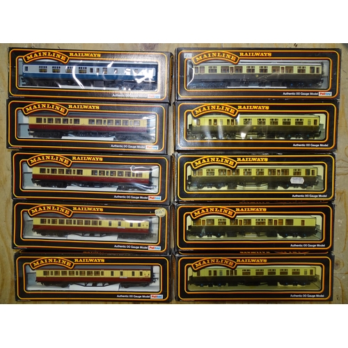 524 - Mainline OO gauge, ten boxed corridor coaches: five GWR chocolate/cream (one in wrong box), four BR ... 