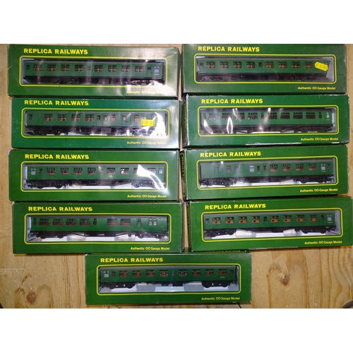 525 - Replica Railways OO gauge, nine BR green corridor coaches: 12101, 12111 (x5), 12121 (x2) and 12161, ... 