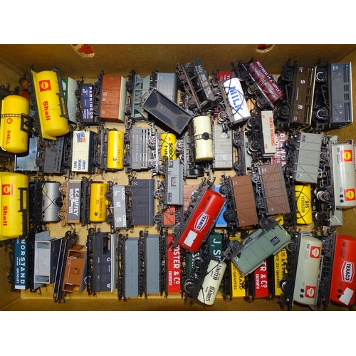 550 - A quantity of OO gauge unboxed wagons, mainly Hornby (70 approximately) and a small quantity of empt... 