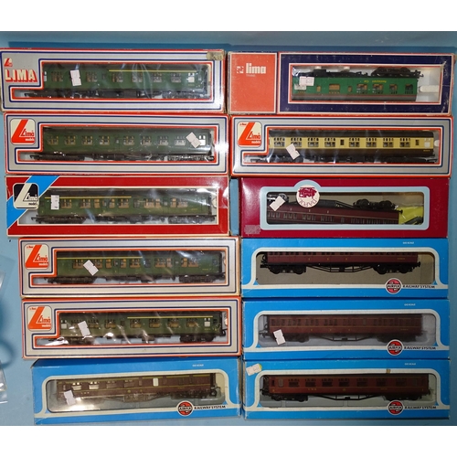 559 - Lima OO gauge, six boxed coaches: 30-5314 (x3), 3005324W, 305314W, 305365, one in wrong box, four bo... 