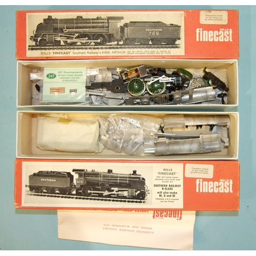 573 - OO gauge, Wills Finecast, two model kits: SR 4-6-0 King Arthur and SR 2-6-2 N Class locomotive, (bot... 