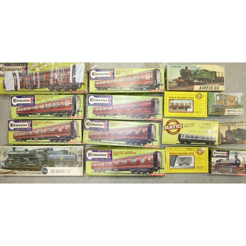 578 - OO gauge, a quantity of plastic locomotive and coach kits: Kitmaster Ratio and Airfix, (boxed), plus... 