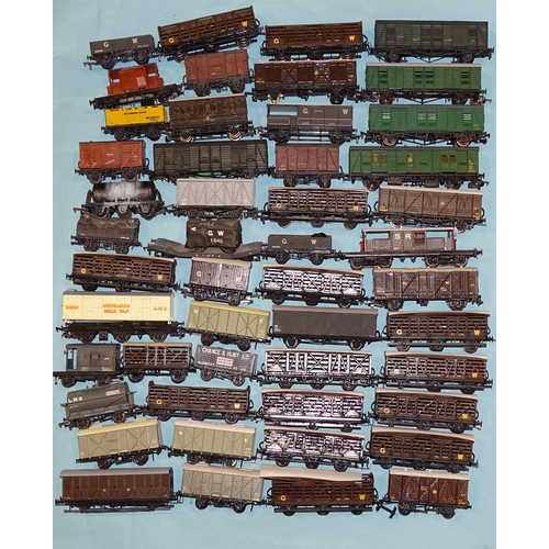 584 - OO gauge, a quantity of unboxed wagons, including some kit-built and some repainted and altered, (48... 