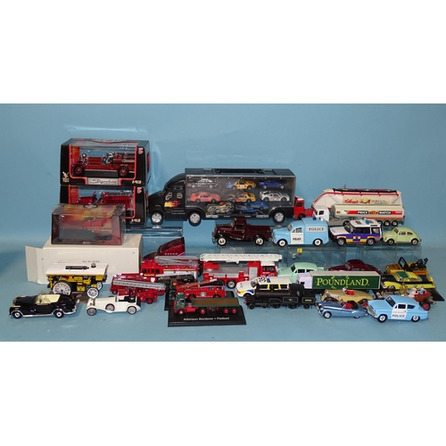 641 - Two Signature Series 1:43 scale models of vintage fire engines, (boxed) and other diecasts, etc.... 