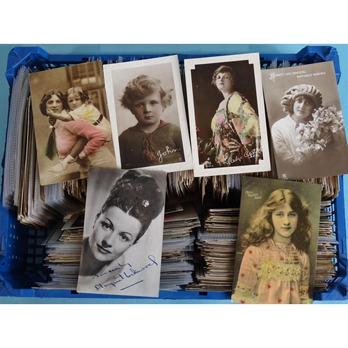 69 - A large collection of postcards depicting actresses and glamour themes, approximately 1200.... 