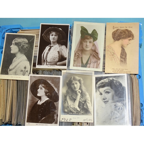 70 - A large collection of postcards depicting actresses and glamour themes, approximately 1200.... 