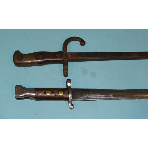 706 - A Belgian 1876 pattern sword bayonet with bronze and iron fittings and wood grips, the single-edge 5... 