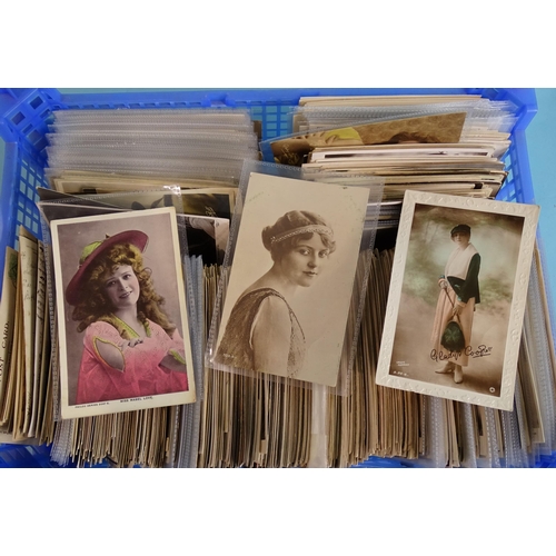 71 - A large collection of postcards depicting actresses and glamour themes, approximately 1100.... 