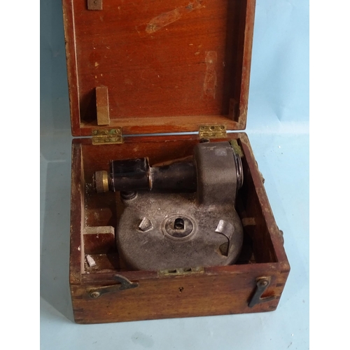 722 - A Waymouth-Cooke Naval Ranger Finder Pat No.1599/1914, no.909 MkII, (handle broken), in fitted box.... 