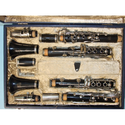 752 - Two Boosey & Hawkes Edgware clarinets: A527435, 27½'' and 299744, 26½'', in fitted case.... 