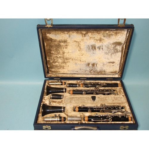 752 - Two Boosey & Hawkes Edgware clarinets: A527435, 27½'' and 299744, 26½'', in fitted case.... 