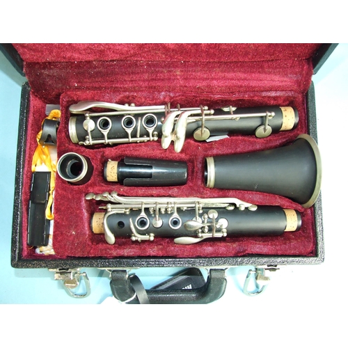 755 - An Intermusic clarinet, 26cm, in fitted case.