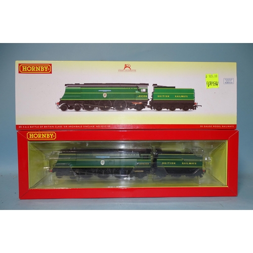 561 - Hornby OO gauge, R3525 BR 4-6-2 Battle of Britain Class locomotive 