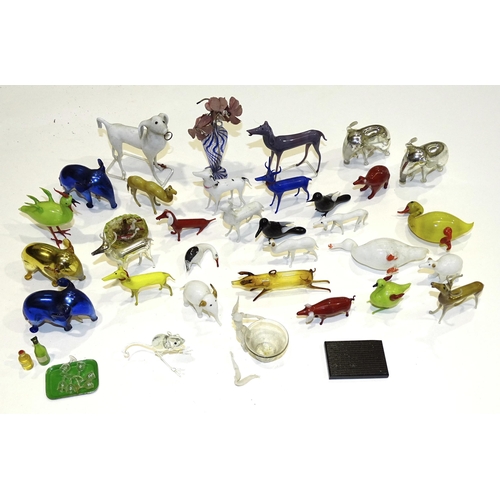 143 - A collection of various miniature glass animals, etc.