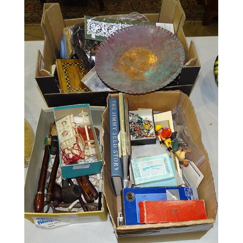 97 - A small quantity of smoking pipes, (some a/f), a collection of various jewellery and other boxes and... 