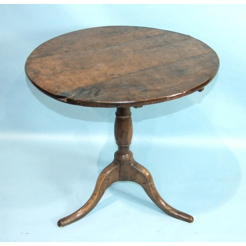 25 - An 18th century oak circular table with birdcage action and turned column on tripod feet, 71cm diame... 