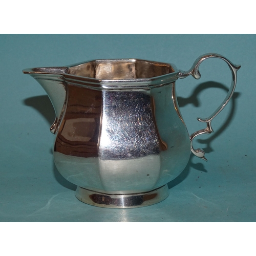 337 - A small silver cream jug of octagonal bellied form, with scroll handle, 6.5cm high, London 1905, ___... 