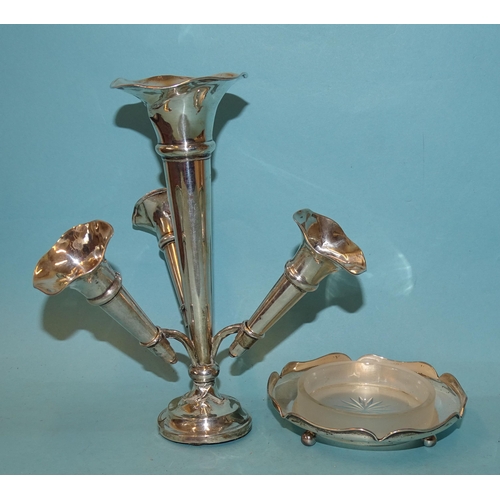 338 - An early-20th century silver epergne with central vase and three removable spill vases, (a/f, creasi... 