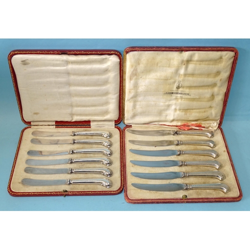 347 - Two cased sets of silver pistol-handled fruit knives, Thomas Bradbury & Sons, Sheffield 1915, 19... 