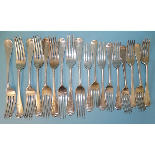 352 - Nine each Victorian silver Old English pattern table forks and dessert forks, Henry Holland, London ... 