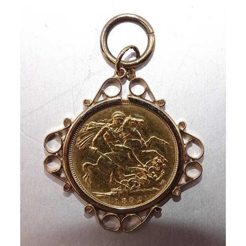 366 - A Queen Victoria sovereign, 1892, George and dragon back, in 9ct gold pendant mount, gross weight 10... 