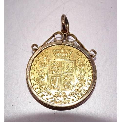 367 - A Queen Victoria sovereign, 1856, shield back, in 9ct gold pendant mount, 9.5g.