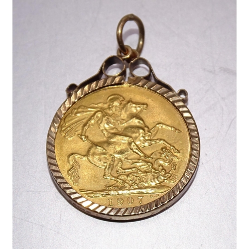 368 - An Edward VII sovereign, 1907, in 9ct gold pendant mount, 9.2g.