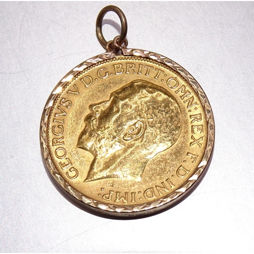 369 - An Edward VII sovereign, 1913, in 9ct gold pendant mount, 8.6g.