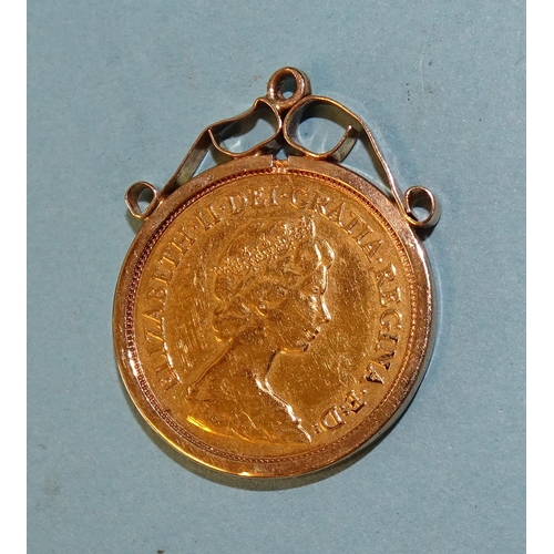 371 - An Elizabeth II half-sovereign, 1982, in 9ct gold pendant mount, 4.8g.