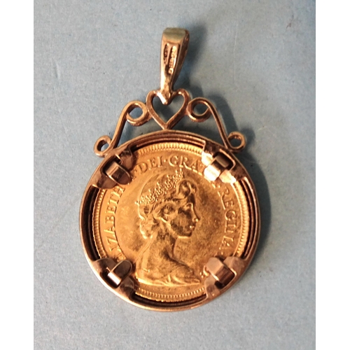 372 - An Elizabeth II half-sovereign, 1982, in 9ct gold pendant mount, 6.5g.