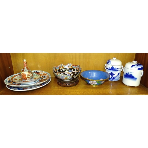 191 - Two Imari-decorated plates, 21cm diameter, other modern Oriental ceramics and a cloisonné floral-dec... 