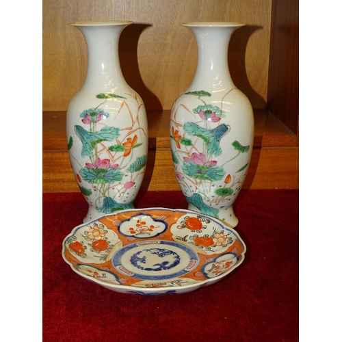 169 - An Imari decorated plate, 21cm diameter and a pair of 20th century Japanese vases with floral decora... 